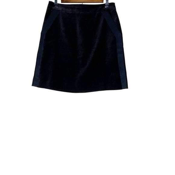 Ann Taylor Dresses & Skirts - Ann Taylor Black Mini Skirt. Velvet. Excellent condition